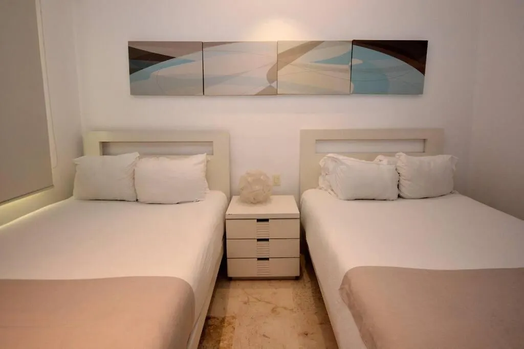 Great Best Location Beach Front Playa del Carmen 0*,